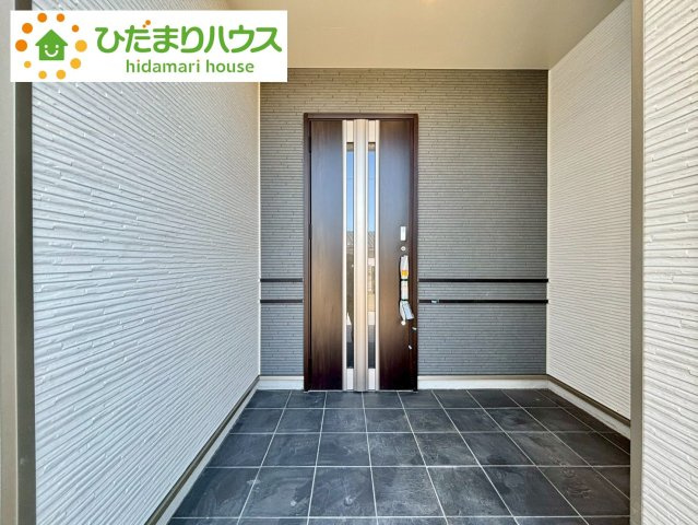 野田市堤台281番2　新築戸建　B号棟の玄関|雨や風から守ってくれる玄関ポーチ(^^♪