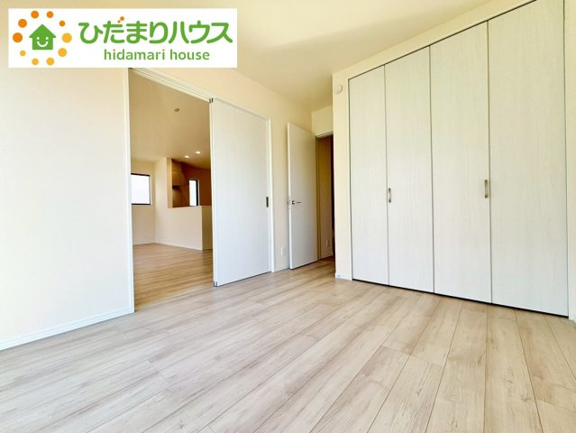 野田市堤台281番2　新築戸建　B号棟の洋室|リビングと洋室が続き間設計ですので、大空間を演出できます(^O^)						
