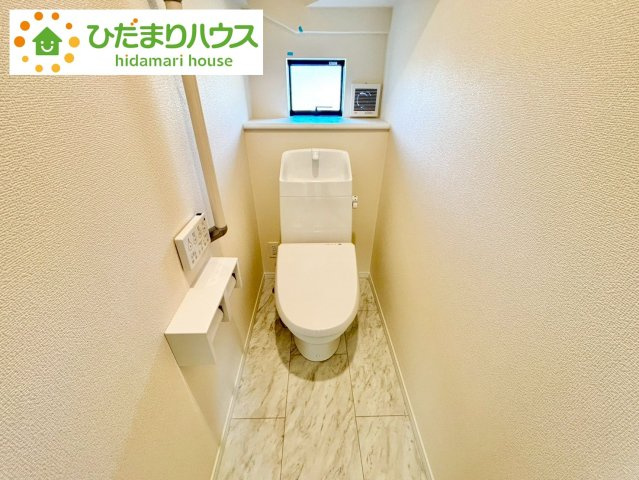 野田市堤台281番2　新築戸建　B号棟のトイレ|トイレは1F、2F共に完備！取り合いになることがありませんね(^^)/							
