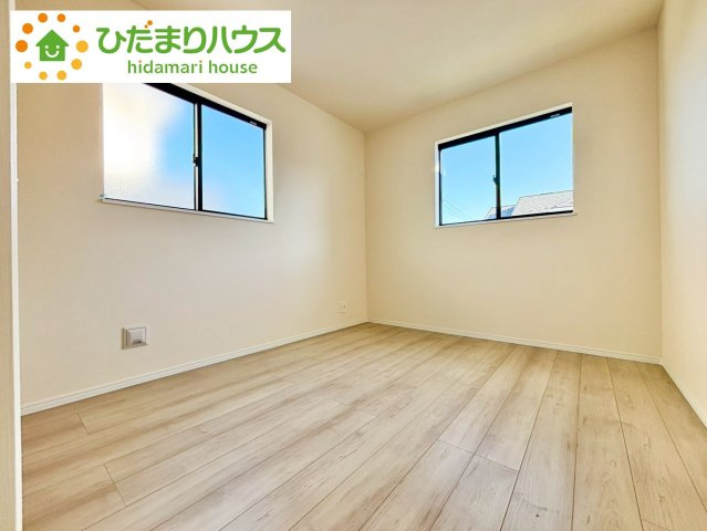 野田市堤台281番2　新築戸建　B号棟の洋室|風通しが良いため、夏は風を感じて涼しく過ごせます(^^♪						
