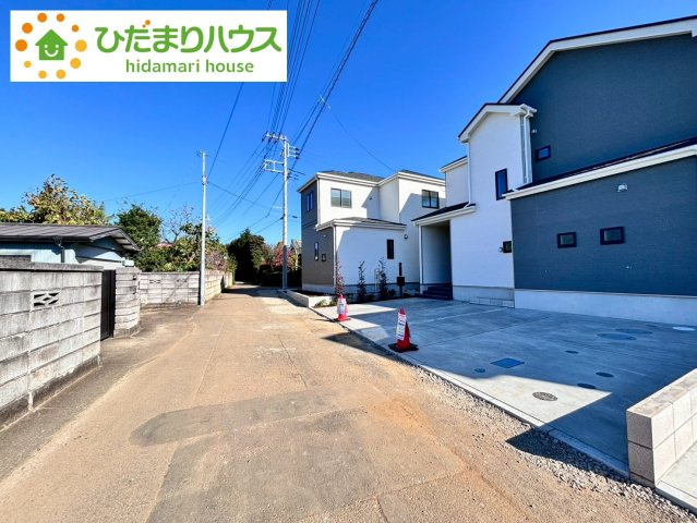 野田市堤台281番2　新築戸建　B号棟の前面道路含む現地写真|ゆとりのある前面道路は、駐車もラクラク♪車庫入れのときに嬉しいですね！