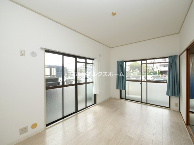 青葉丘ハイツの居間・リビング