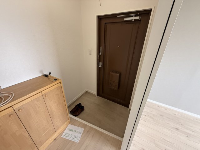 フルールハイツの玄関