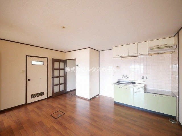 清涼ハイツの居間・リビング|こちらの居間で趣味の時間をお楽しみください