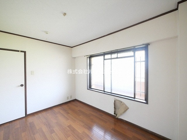 清涼ハイツの居間・リビング|こちらのリビングで趣味の時間をお楽しみください