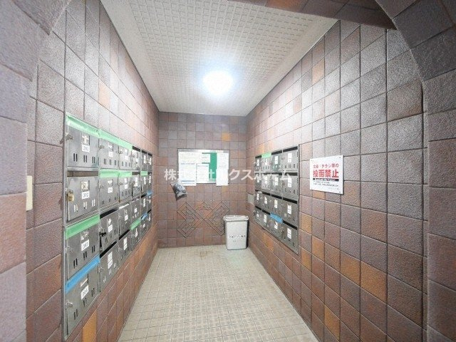 清涼ハイツのロビー|ゆとりのあるロビーです