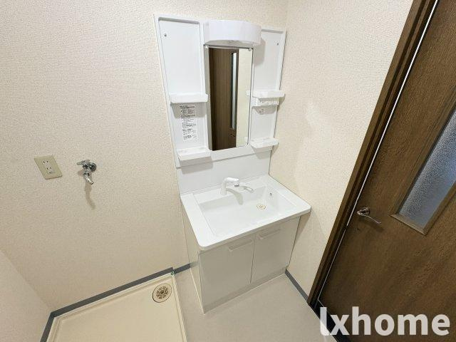 パステル新堂の洗面所|明るい洗面所です