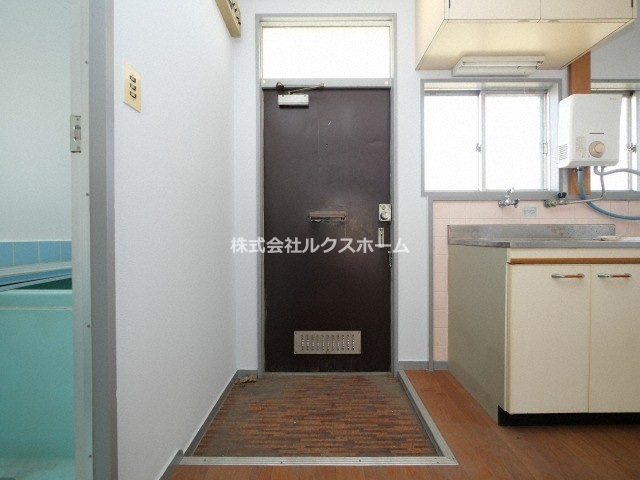 上中条ハイツの玄関