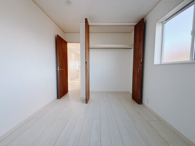 【新築戸建】前橋市下細井町の洋室|■2階洋室｜2階各居室には収納をご用意しています♪常にお部屋を綺麗に保てます！小さなお子様も自然とお片付けができるようになるのでうれしいですよね！