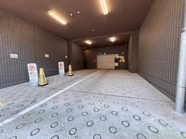 レジディア西麻布の駐車場