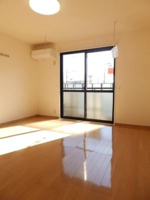 【洋室】 | Kanada　B棟 | 8帖洋室　南向き