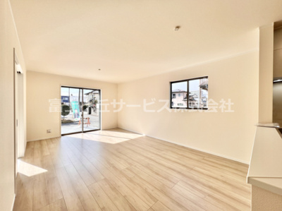 【居間・リビング】 | 駿東郡長泉町下土狩 新築一戸建て A号棟 | ゆったりとしたリビングです