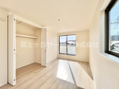 【寝室】 | 駿東郡長泉町下土狩 新築一戸建て A号棟 | 7.5帖の寝室です