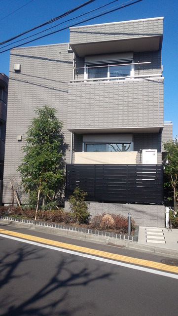 Ｌｕｚの外観|前面道路は交通量も多くなく閑静です