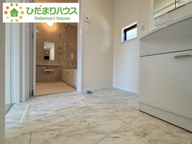 野田市堤台281番2　新築戸建　F号棟の脱衣所|ゆったりとした洗面所で、忙しい朝の支度もストレスなくできますね♪							
