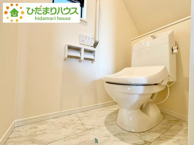 野田市堤台281番2　新築戸建　F号棟のトイレ|トイレは1F、2F共に完備！取り合いになることがありませんね(^^)/							
