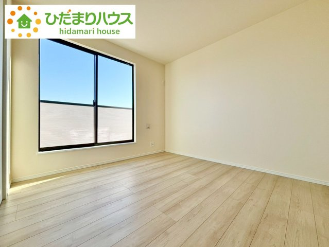 野田市堤台281番2　新築戸建　F号棟の洋室|バルコニーに面した明るい洋室☆彡				
