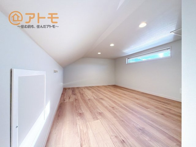 【内装】 | 三島市谷田　新築一戸建て　3号棟 | 屋根裏収納は季節ものなどを収納することができて便利です♪