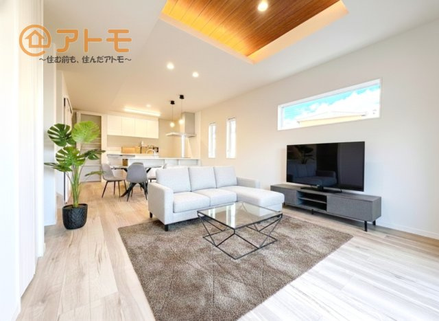 【居間・リビング】 | 三島市谷田　新築一戸建て　3号棟 | 家族団らんのイメージは、リビングを思い浮かべませんか？リビングこそ広々とした空間が良いですね♪