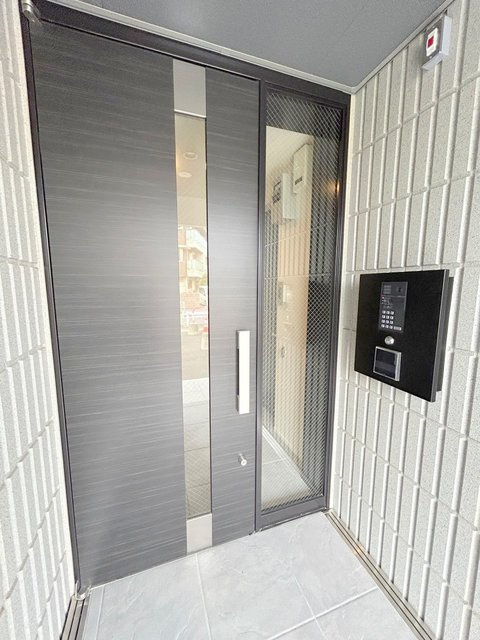Ｌ’ｏｕｒｓ　８０８のエントランス