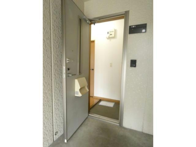 クレヴァの玄関