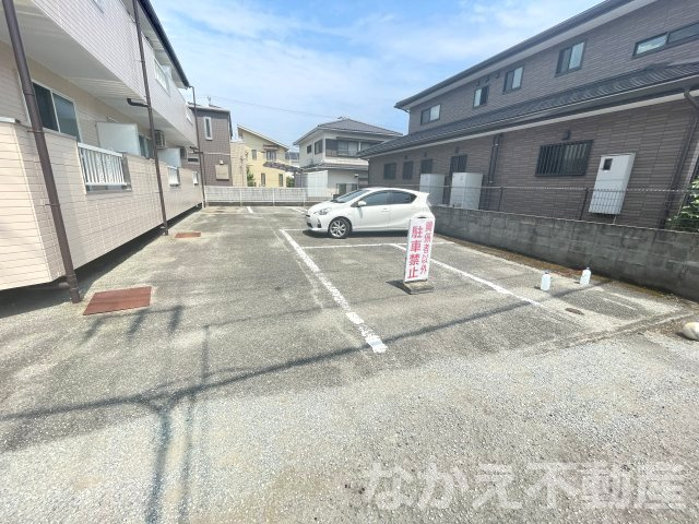 【駐車場】 | 駐車場があるので、車を買う予定の方も安心です