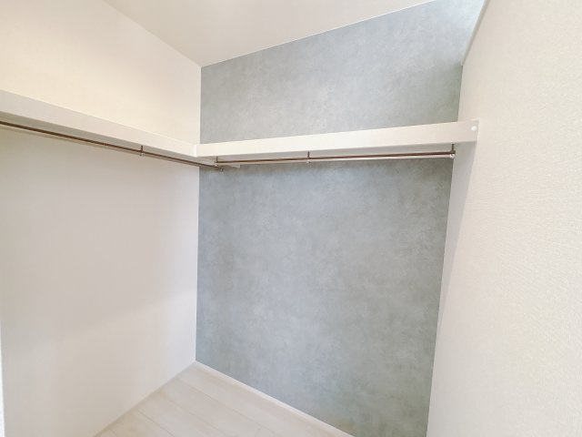 【LiveleGarden】下野市石橋 第1 全4邸の収納|○4号棟　ウォークインクローゼット○
まるで注文住宅の様な大容量のウォークインクローゼット♪お洋服はもちろん、季節の家電ものもしまっておけるので模様替えの際にも便利です♪
※2025年11月撮影