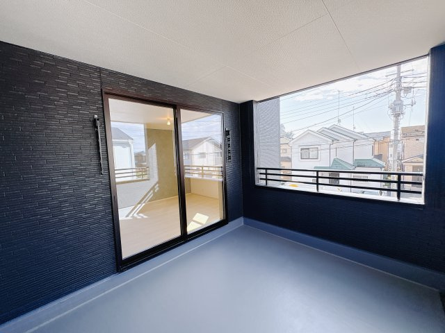 【LiveleGarden】下野市石橋 第1 全4邸のバルコニー|○4号棟　インナーバルコニー○
洗濯物は「外干し派」の方！外出中の急な雨でも安心なインナーバルコニー！お天気の良い日は、インナーテラスとしても♪
※2025年11月撮影