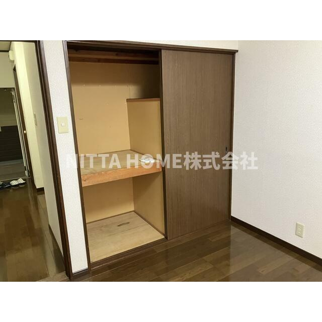 ライフステージ広瀬安岡Ⅱの収納|洋室についている収納になります◎