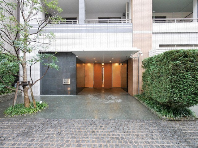 ポートヴィラ靭公園のエントランス