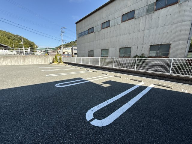 シーズンズ　コンフォートⅠの駐車場