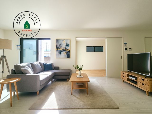 福岡市南区鶴田4丁目第4-3棟（3号棟）の居間・リビング|明るく開放的なリビングダイニングは豊かな陽光が注ぎ込み、やすらぎの空間を演出してくれます。ご家族で楽しいひとときをお過ごし下さい。※家具はCGを合成したものです。