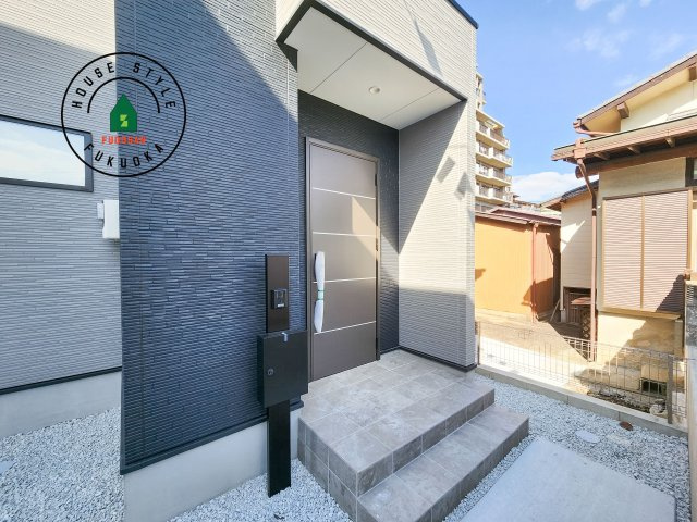 福岡市南区鶴田4丁目第4-3棟（3号棟）の玄関|おでかけの時も帰った時も、「我が家」を最初に感じでもらえる素敵な空間に。