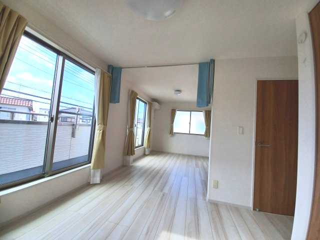 東松山市六軒町　中古戸建の洋室|2階洋室11.25帖で広々