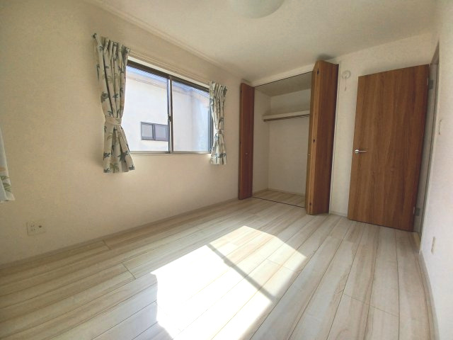 東松山市六軒町　中古戸建の洋室|2階洋室6帖