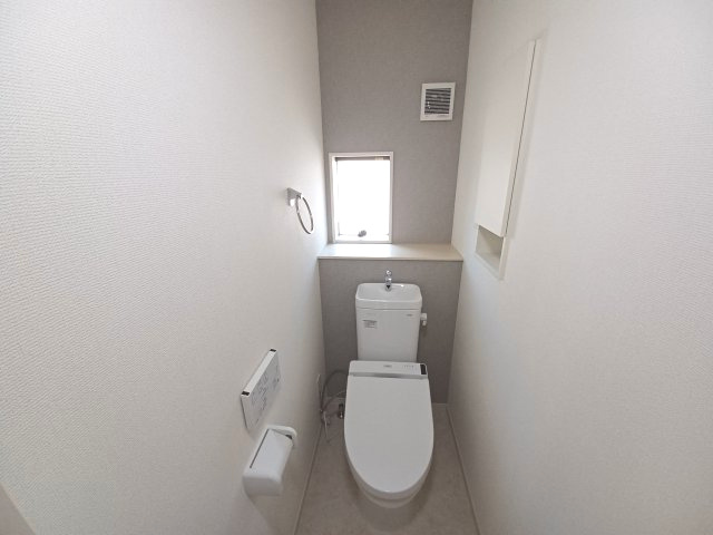 東松山市六軒町　中古戸建のトイレ|2階トイレです。仕様は1階と同じです。
