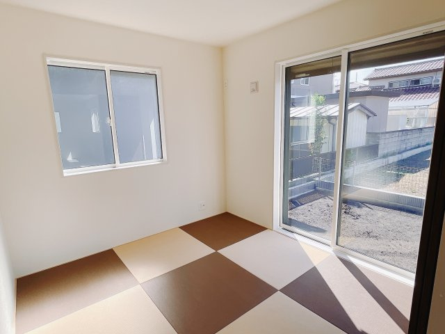 【新築戸建】高崎市新町の和室|和室でしか味わえない畳ならではの香りや素材で和のやすらぎを感じてください♪畳にはリラックス効果があるといわれています。のんびりするならやっぱり和室が一番ですね♪