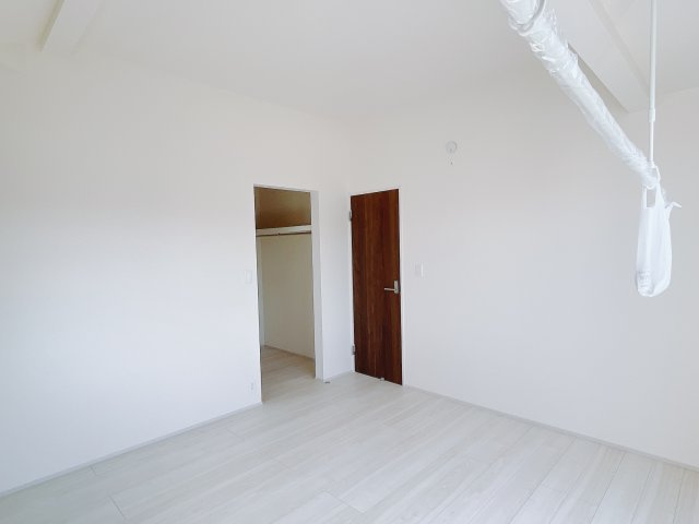 【新築戸建】高崎市新町の洋室|子供部屋のメリットは「自立心を養うことができる」「自分で整理整頓できるようになる」そして、お子様が成長した際には「プライバシーを確保できる」といい事だらけ♪