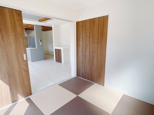 【新築戸建】高崎市新町の和室|和室を書斎にしたり、冬にはコタツを敷いて家族みんなで年越しをするのもいいですね。家族みんなのお気に入りの空間になります♪