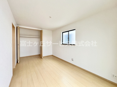 【寝室】 | 裾野市石脇 B号棟 | 7.5帖の寝室です