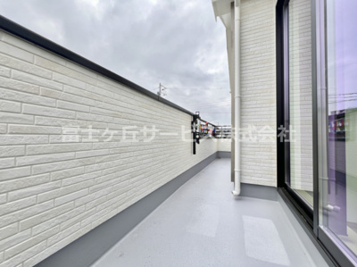 【バルコニー】 | 裾野市石脇 B号棟 | 落ち着いた時間を過ごせるバルコニーです