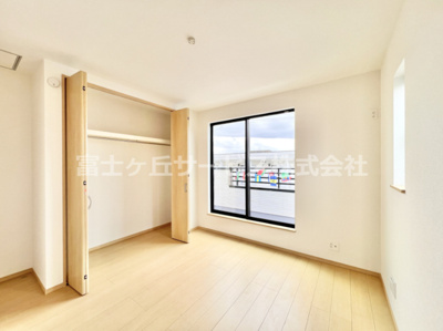 【洋室】 | 裾野市石脇 B号棟 | 6.06帖の洋室です