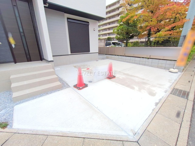 越谷市平方南町 新築分譲住宅の駐車場