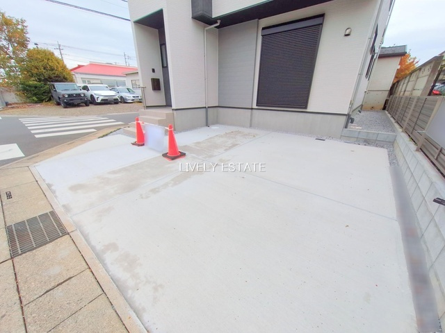 越谷市平方南町 新築分譲住宅の駐車場