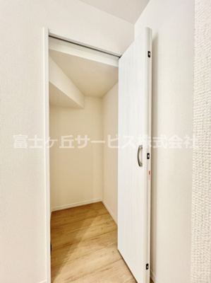 【収納】 | 裾野市石脇 C号棟 | キッチン横の収納です
