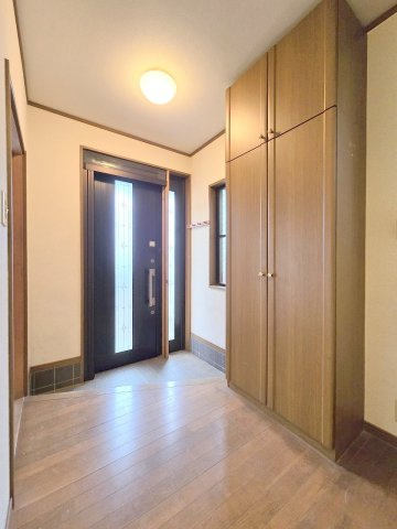 武蔵村山市三ツ木5丁目 中古戸建の玄関