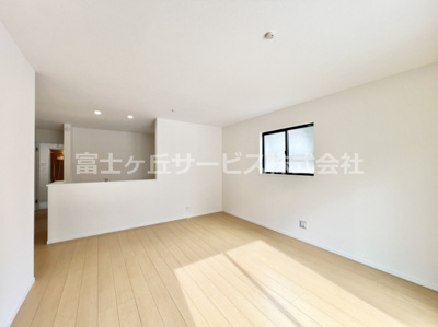 【居間・リビング】 | 裾野市石脇 D号棟 | 16.25帖のリビングダイニングです