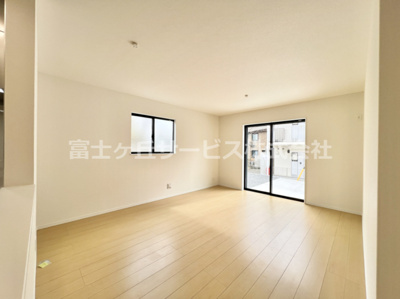 【居間・リビング】 | 裾野市石脇 D号棟 | ゆったりとしたリビングです