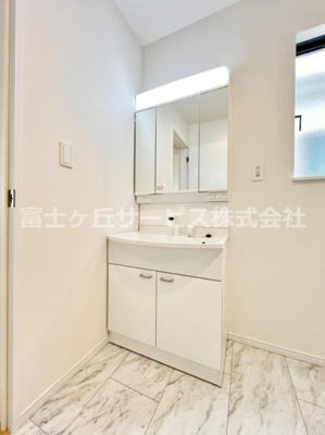 【独立洗面台】 | 裾野市石脇 D号棟 | 独立洗面台、朝の身支度には欠かせません