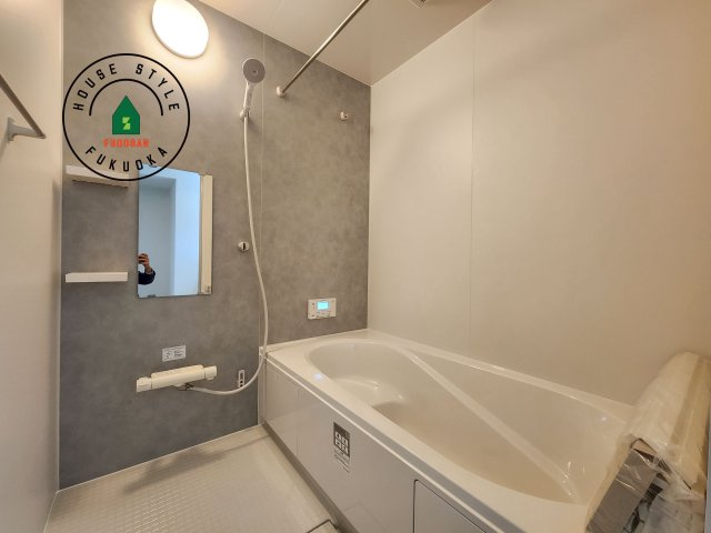 福岡市中央区小笹4丁目第1-2棟（1号棟）の浴室|1日の疲れを癒してくれる広々バスルーム。雨の日のお洗濯にも大活躍な浴室乾燥機付です！